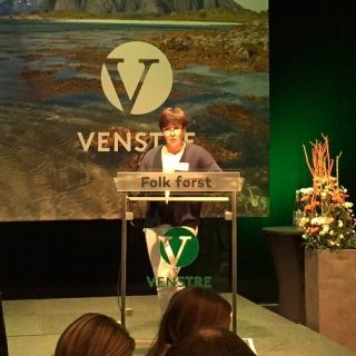 May Britt Vihovde taler om behovet for flere arbeidsplasser til Vestlandet.