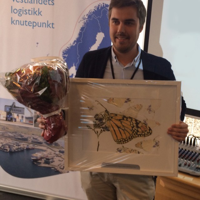 Fredrik Langfeldt mottar miljøprisen 2015 på vegne av Fjord Line.