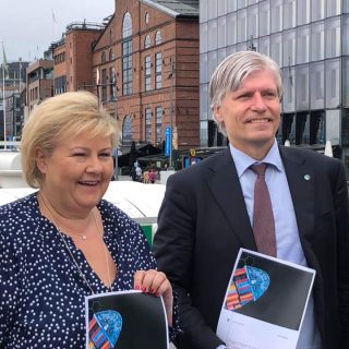 - Over 70 el-ferger er i drift eller i bestilling langs kysten. Nå vil regjeringen forsterke dette arbeidet ytterligere, sier Ola Elvestuen og Erna Solberg. 