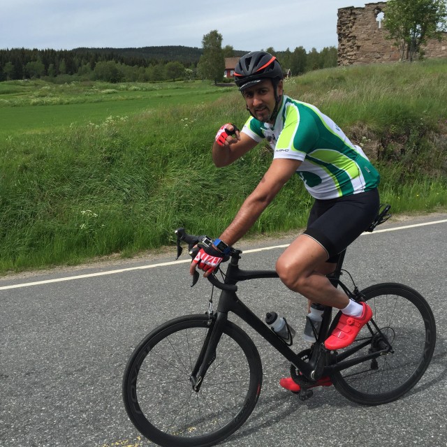 Abid Raja på sykkel