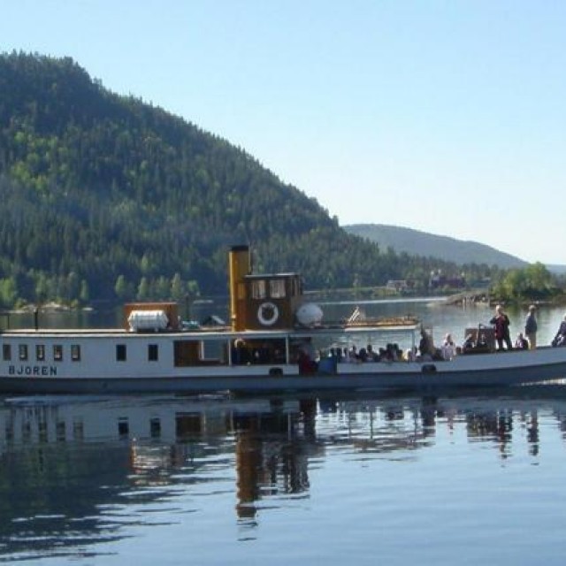 Revsnes har utsikt til Byglandsfjorden og Bjoren.