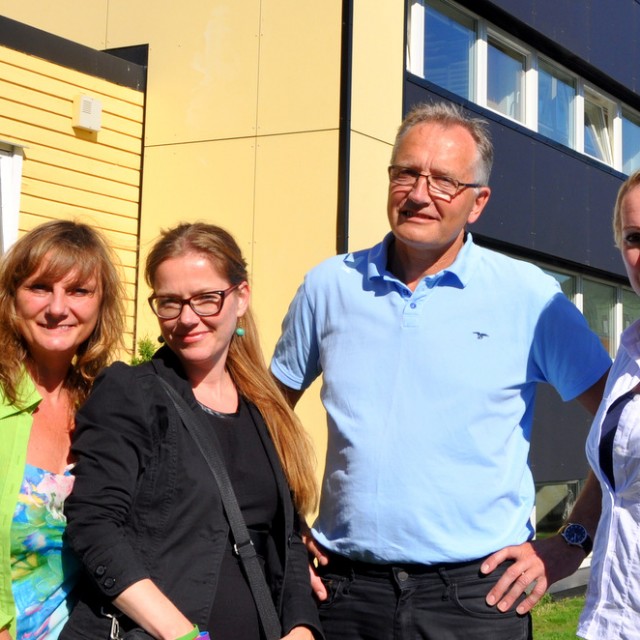 Fylkesleder og andrekandidat til fylkestingsvalget, Anja Johansen, sammen med Kurt Henriksen, rektor for Videregående skoler i Vefsn, 2. kandidat for Vefsn, Franziska Wika og ordførerkandidat Carola Karl Urvik
