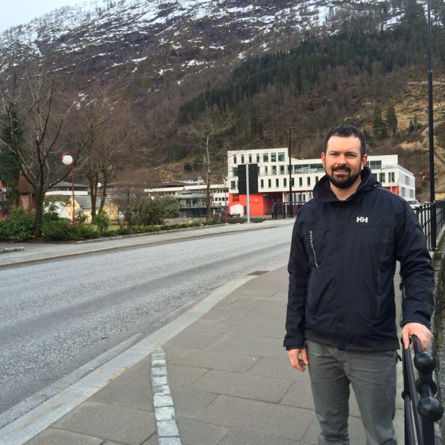 Førde Venstre inviterer til debatt om Førde sentrum i framtida. Åge Avedal i styret håpar på spenstige diskusjonar.