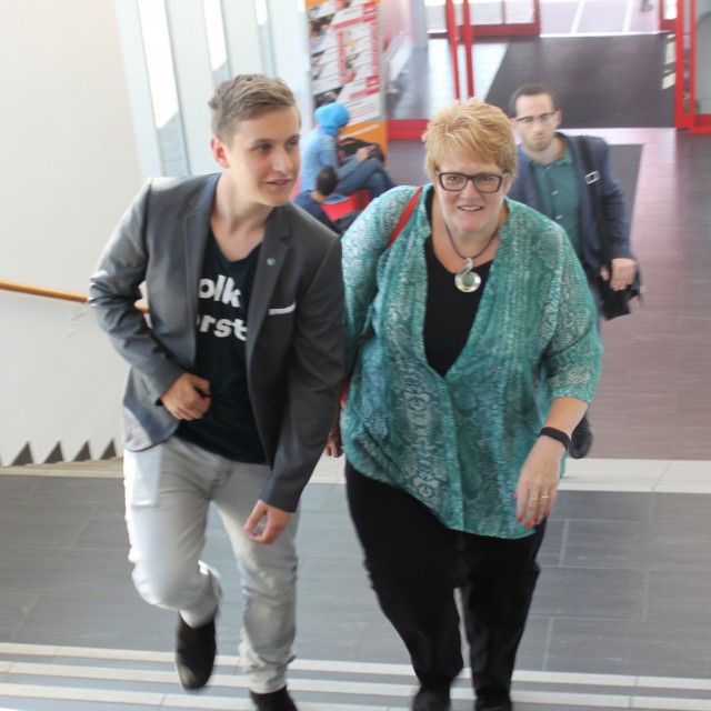 Venstre-leiar Trine Skei Grande saman med Jacob Bredesen, leiar i SFj Unge Venstre