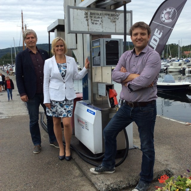 Venstrepolitikerne Ola Elvestuen, Anders Wengen og Gunn-Torill Homme Mathisen vil ha fossilfri hurtigbåt i stedet for dieseldrevetpå Oslofjorden innen få år.