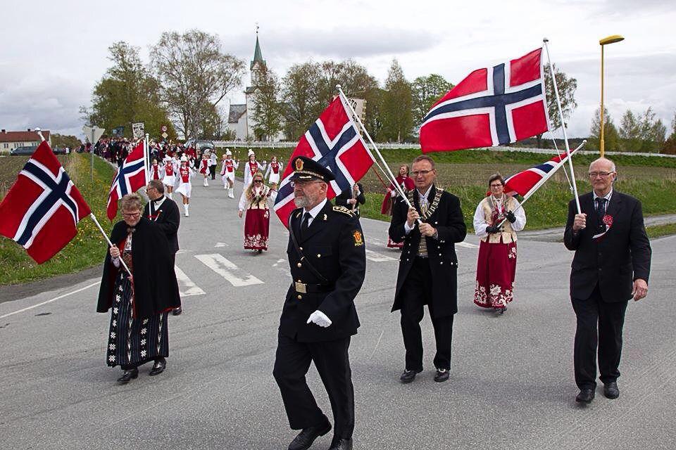 17. mai tog Frosta