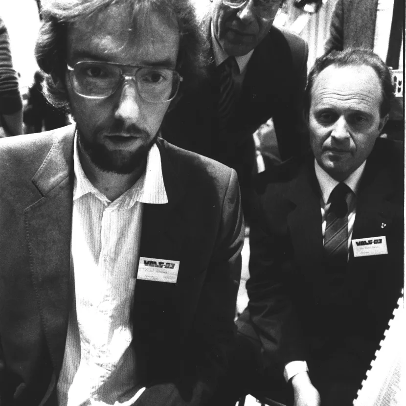 Odd Einar følger med under valget i 1983