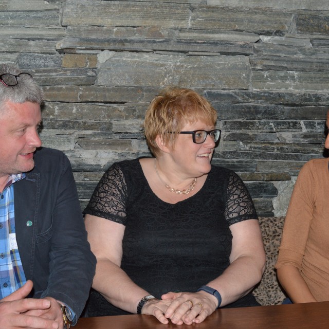 Ole Morten Vegusdal, Trine Skei Grande og Teresa Hageland i samtale om skolepolitikk.