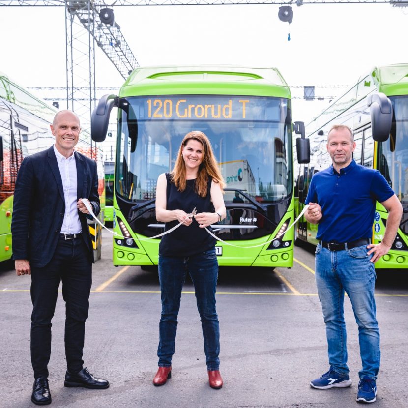 Solveig Schytz åpner ladestasjon for elbuss