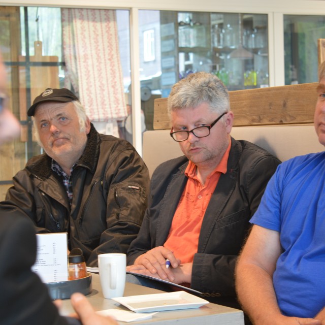 Stortingsrepresentant Pål Farstad, Gunvald Berås, Iveland, Ole Morten Vegusdal, og ordførarkandidat Odd Håvard Dahle, Iveland