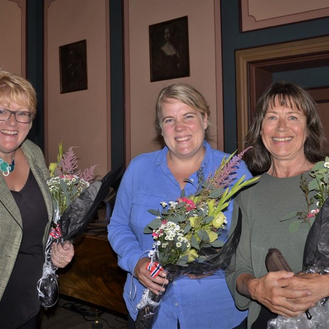 Trine Skei Grande sammen med foredragsholderne Ane Ringheim Eriksen (midten) og Hilde Diesen.