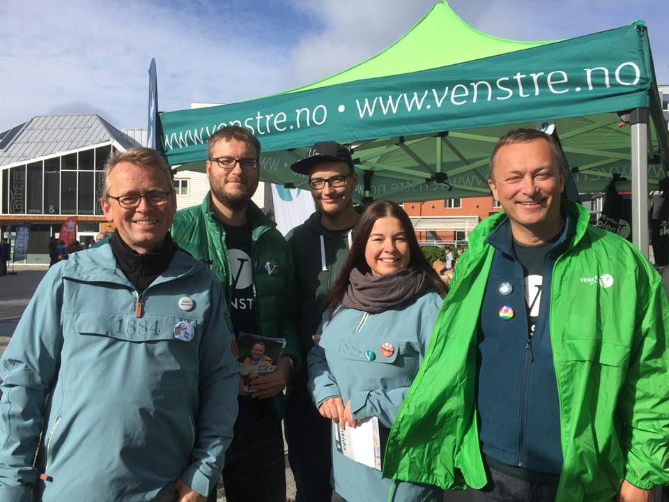 Tromsø Venstre på stand på Strandtorget under valgkampen i 2017