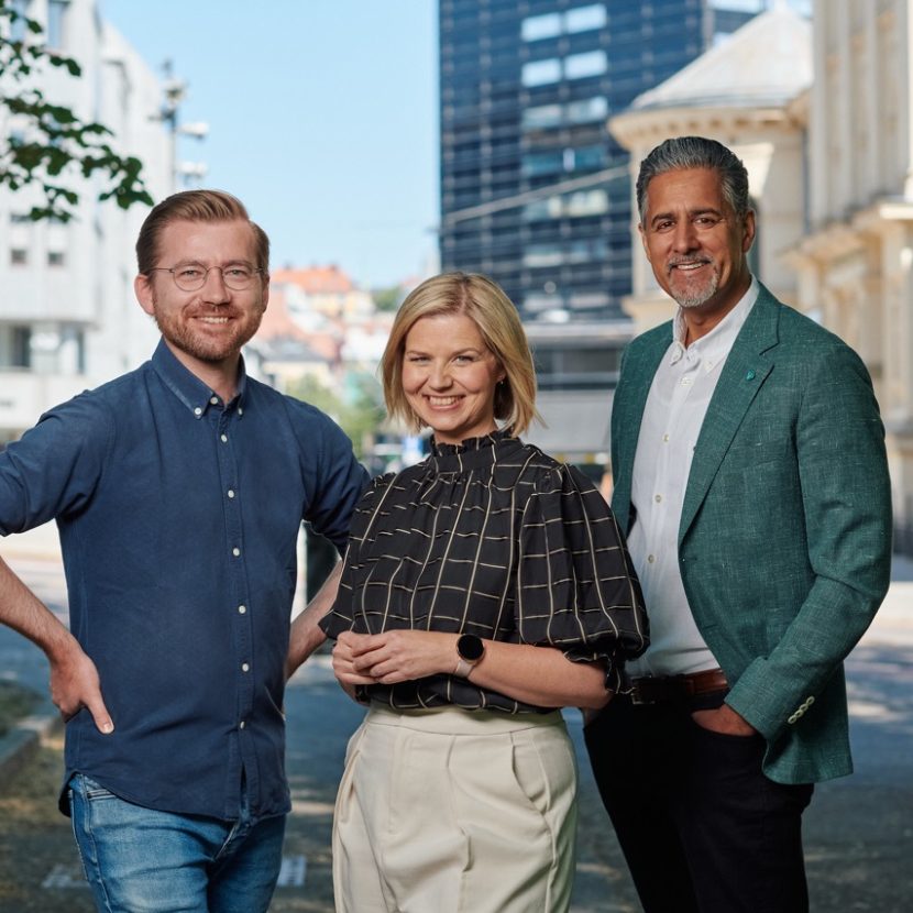 Venstres ledertrio: Sveinung, Guri og Abid i urbant miljø. Oppfordrer til å bli medlem i Venstre