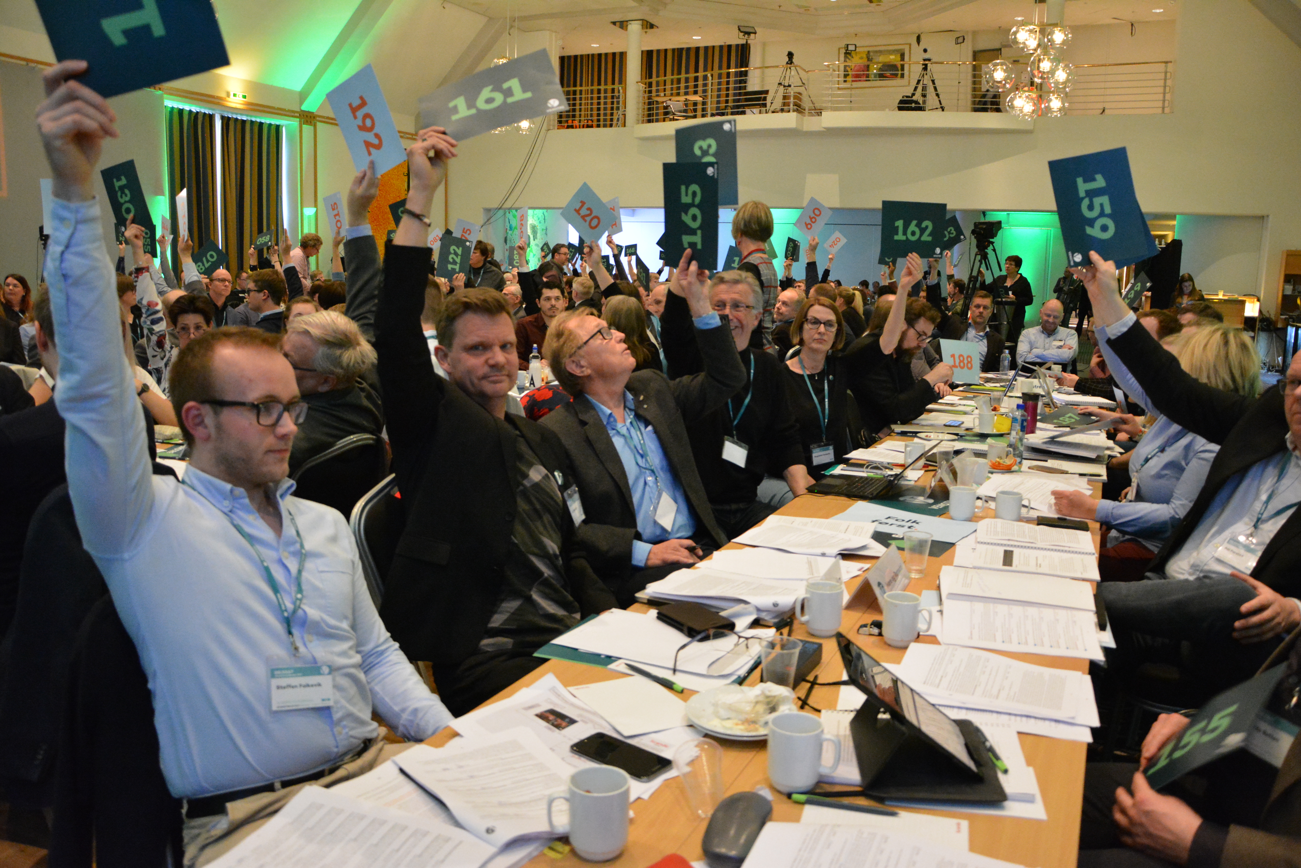 Møre og Romsdal sine delegatar var mellom dei som stemte for i den svært jamne avstemminga.