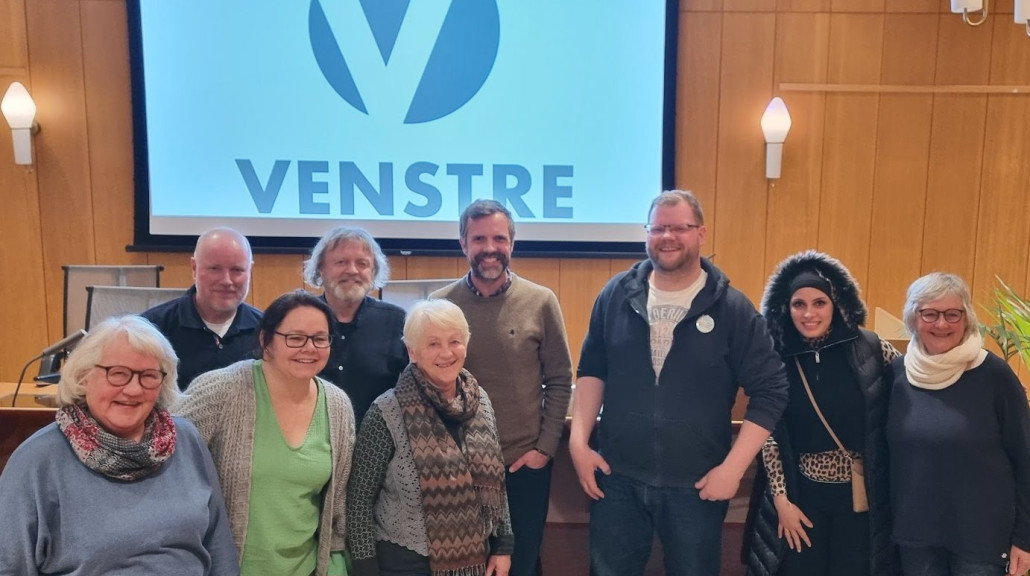 Frå Venstre: Peggy Husevik Bærøy, Håkon Frode Særsten, Fylkesleiar Åsta Årøen, Trond Hjartåker, Else-Berit Helle, Knut Eide Løkhammer, Geir Angeltveit, Alaa Alshaer, Astrid Larsen.