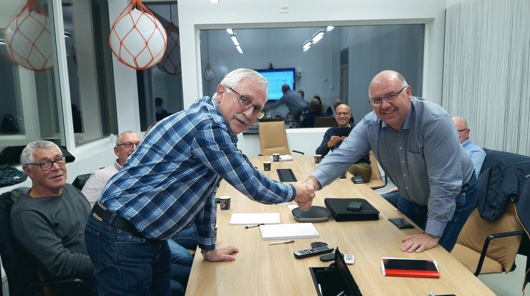 Arvid Hammernes (V) og Olaf Reppe (Frp) er blitt enige om mandatfordelinga, 18. sept 2019.