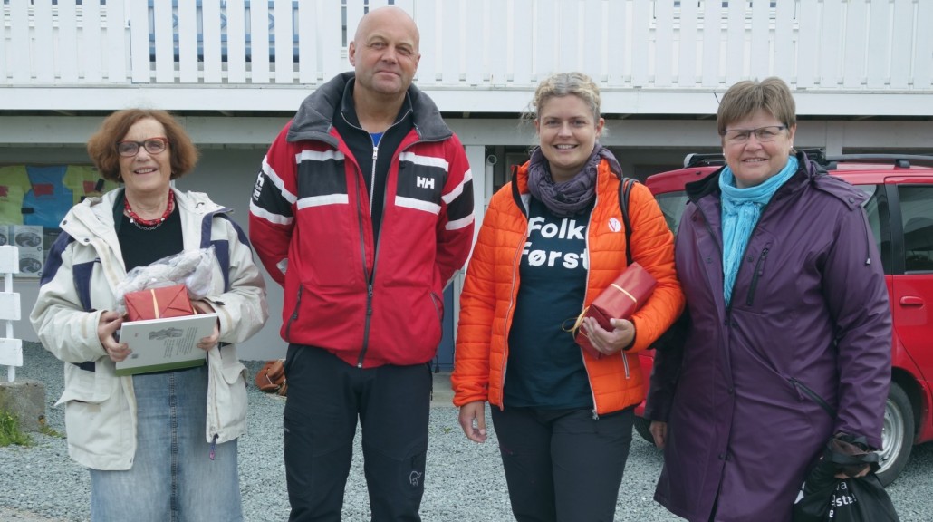 Elisabeth Paulsen og Tove Eivindsen under besøk på Mausund.