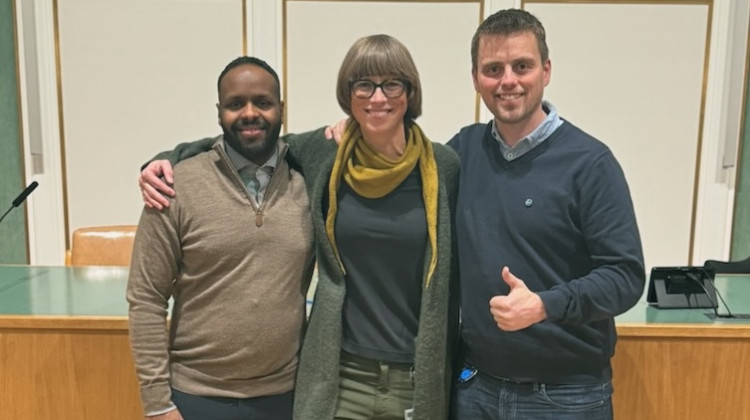 Mohamed, Ida og Lars Petter i rådhussalen