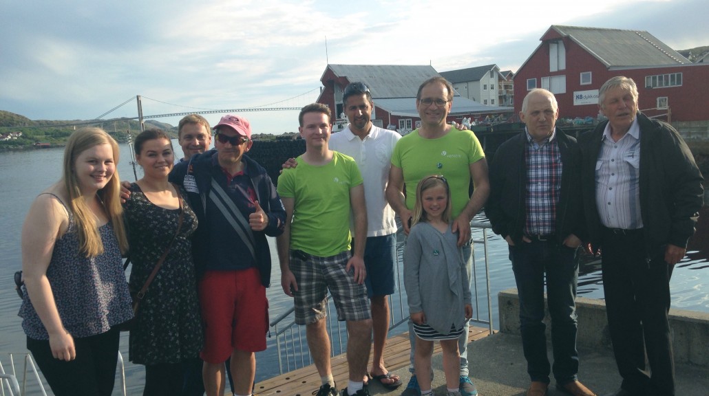 Nå er jeg besøk hos Nærøy og Vikna Venstre. Jeg visste ikke at de har bygget en kopi av Golden Gate Bridge, men det har de altså. Nærøysund-broa. I dag har jeg opplevd Nord-Trøndelags vakre natur. Vi tok båten ut fra Namsos og ankom Rørvik idet sola gikk ned. Nå sitter vi å spiller quiz på cafe solveggen, tror vi vinner..! takk for i dag!:)