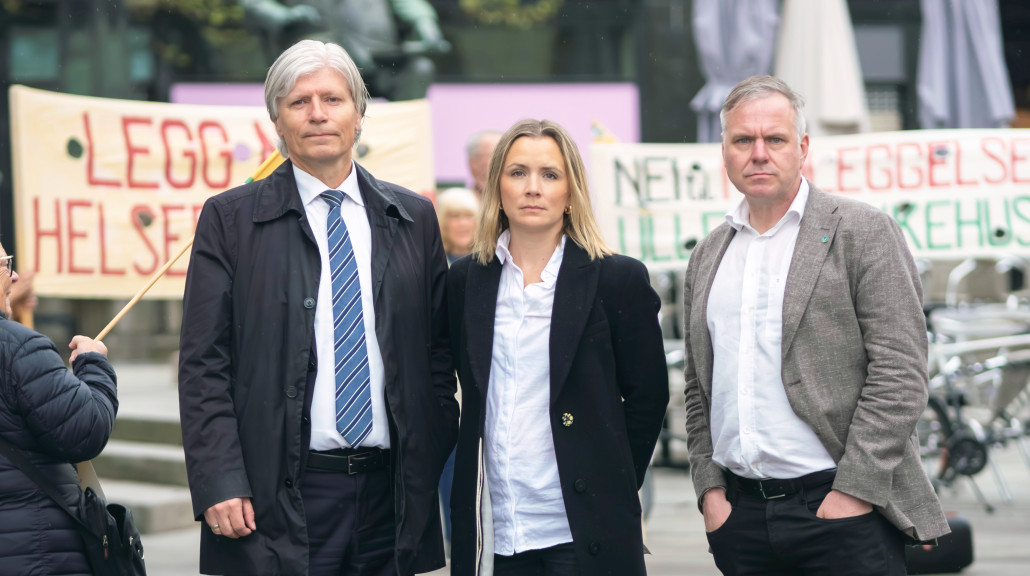 Ola Elvestuen, Marit Vea og Alfred Bjørlo på demonstasjon mot nedleggelse av Ullevål sykehus.