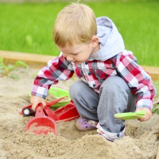 Offentlig barnehage med kvalitet supplert av private tilbud på Lørenskog. "Foto:Stock photo © yollopuki