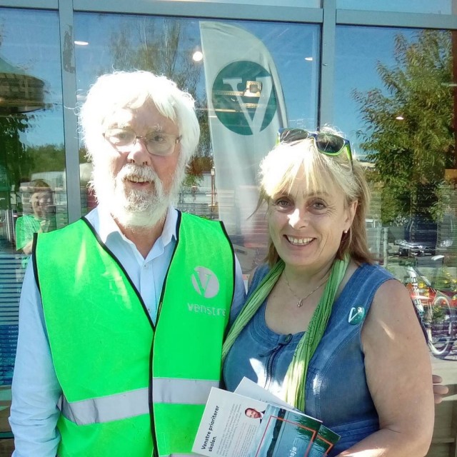 Bjørn Steensrud og Britt Inglingstad på stand utenfor Bølersenteret lørdag 15. August 2015