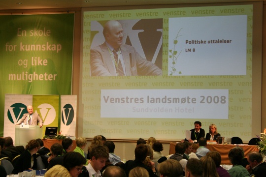  Venstre forklarer Venstres skolepolitikk på Venstres landsmøte.