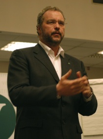 Lars Sponheim på medlemsmøte i Oslo Venstre