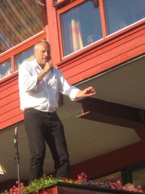 Jens Olai Justvik syng
