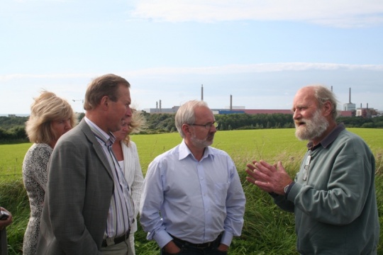  Representanten fra CORE peker på konsekvensene av anlegget for området rundt Sellafield.