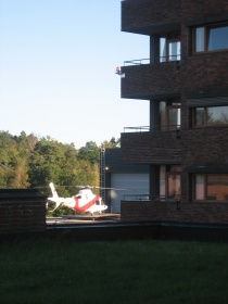 Trygghet - helikopter ved sjukehuset
