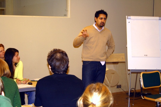  Abid Raja på Unge Venstres landsstyremøte i desember.