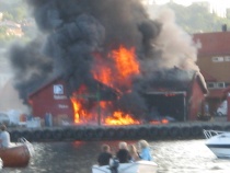  Dramatisk brann i august 2008, men nytt fiskemottak er ventet ferdigstilt til st.hans 2009!