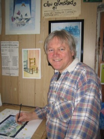  Olav Grimstad jobber i atelieret på Storsand