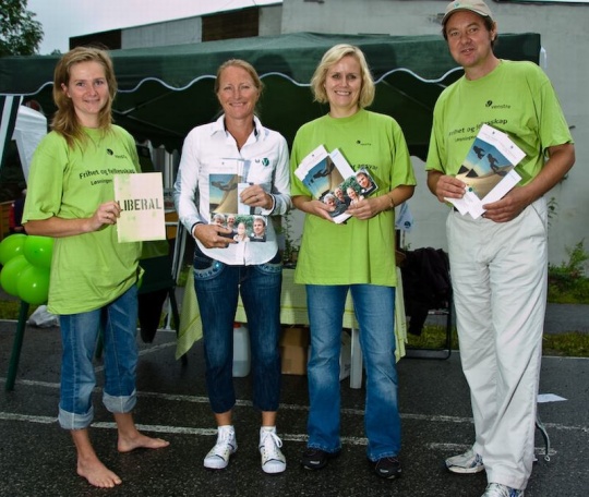  Forrige stortingsvalgkamp var det Nina Johnsen som var gjest på Venstrestanden - i år blir det stortingskandidat Ulla Nordgarden. Fra venstre: Marianne Arctander, Nina Johnsen, Gunn-Torill Homme Mathisen og Geir Stave.