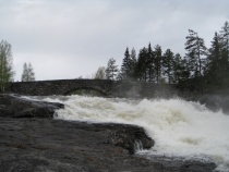 Bro bru vann foss Etnedal Lundebrua vernet