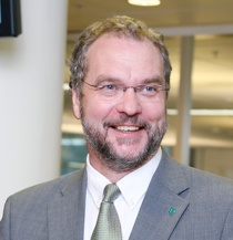  Lars Sponheim tror på Venstre i regjering etter valget.