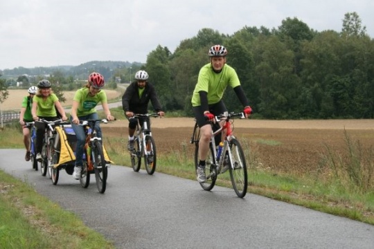  Venstrekandidatene Borghild Tenden, Abid Raja og Inge Solli ble tatt med på sykkeltur med de lokale Venstrelederne Inger Johanne Bjørnstad (Akershus), Solveig Schytz (Ås) og Erik Lundeby (Frogn).