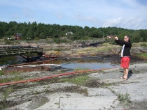 Jan Einar Henriksen fotograferer oljesøl