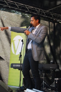  Abid Q. Raja - engasjert og morsom konfransier.