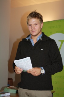 Marius Rønnevik på stand før debatten