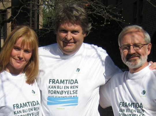  Venstres fylkesleder Hallstein Bast flankert av Alvhild Hedstein og Gunnar Kvassheim