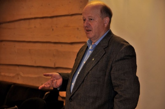  Listestillingsgeneral Odd Einar Dørum inspirerte som vanlig. Han var innom alle Venstres politiske hovedsaker. Han kommer til å reise land og strand rundt for å hjelpe til med listestilling framfor kommunevalget i 2011.