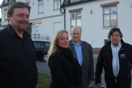  Styret i Svelvik Venstre sammen med Odd Einar Dørum