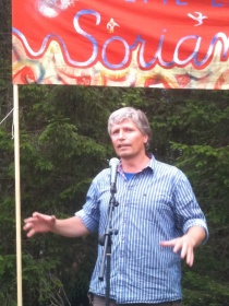  En rekke Venstrefolk deltok i protestmarsjen mot monstermaster i Hardanger
