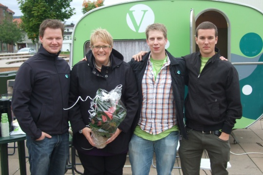  Blide Venstre-fjes på plass i Sande, fra v.: Per Martin Berg, Trine Skei Grande, Ole Chr. Fredriksen og Martin Gran