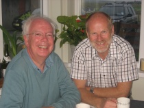  Jim Wallace (til venstre) og Jan Kløvstad i samtale om skotsk helsepolitikk.