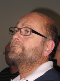  Willy Thorsen (V) uttrykte skepsis mot å etablere detaljhandel på Østebø, men stemte for flertallets forslag.
