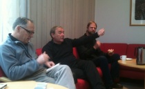  Olav Selstø og Karl Anton Jonassen i samtale med Jan Einar Henriksen (V)