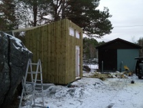  Nå er det nye toalettet ved Barbuli bassenget straks klart for brukerne av Urheia